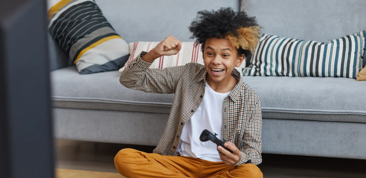 Studnet playing videogames at home